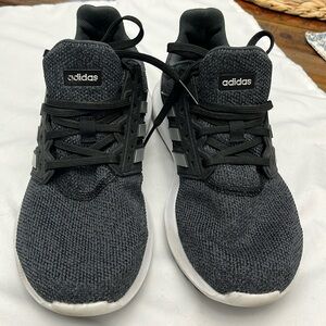 Women’s Size 8 Adidas cloudfoam sneakers